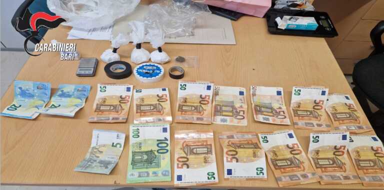 Nascondevano cocaina in casa: arrestate due donne di 42 e 49 anni a Molfetta