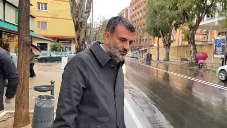 Bari, Decaro controlla l’asfalto in città: «Si vede che tra qualche giorno torno a fare il mio lavoro» – VIDEO