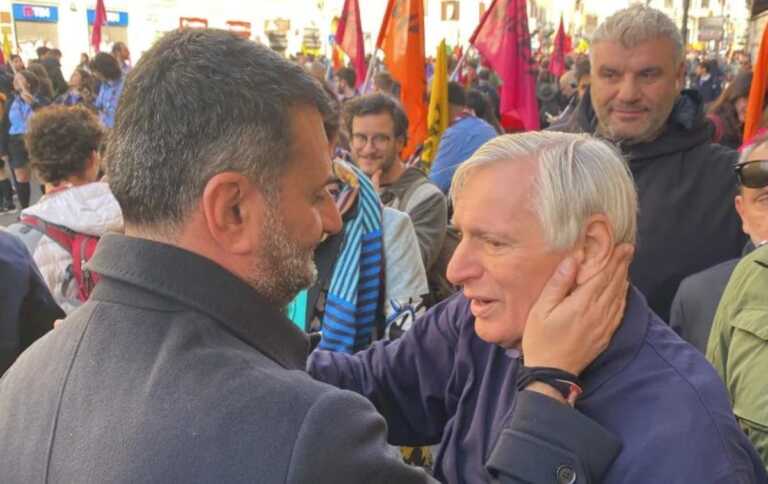 Giornata contro le mafie, Decaro a Roma al corteo di Libera. Don Ciotti: «Un galantuomo. Ha sempre lottato»