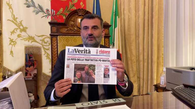 Decaro: «La foto con le parenti del boss? Non c’entrano col clan». Le donne: «Vogliamo denunciare» – VIDEO