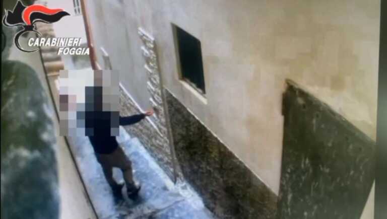 Droga calata dal terrazzo attraverso un sistema di canaline: 7 arresti nel Foggiano – VIDEO