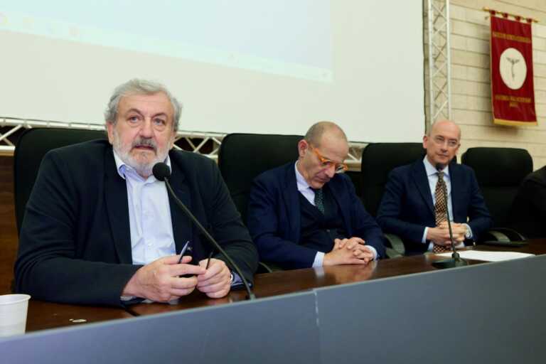 Emiliano alla Scuola di Medicina dell’UniBa: «Qui si formano i medici del futuro» – VIDEO
