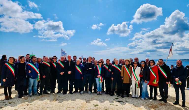 Lo scontro in Salento: «Sì ai parchi eolici offshore ma nelle aree industrializzate»