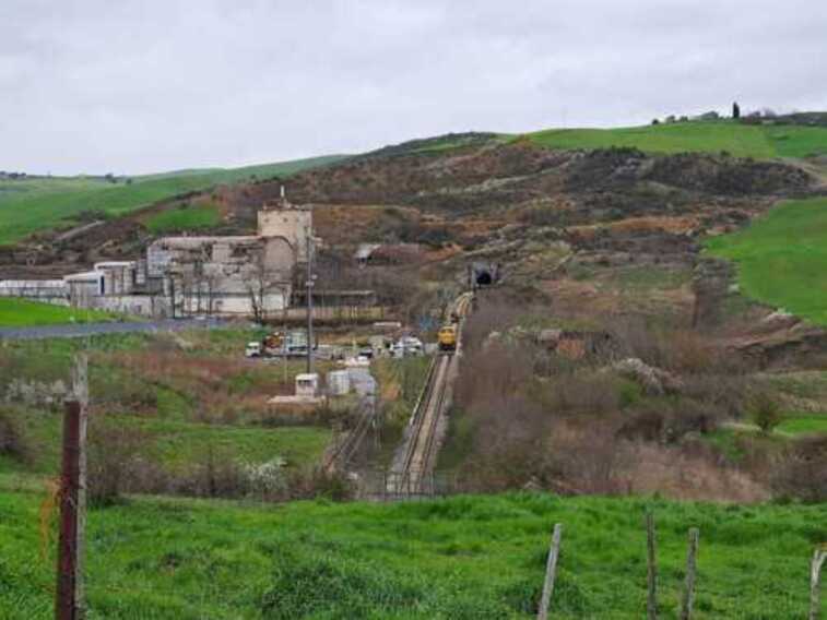 Ferrovia, c’è la luce in fondo al tunnel: «La linea Caserta-Foggia ok prima del 14 aprile»