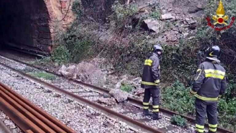 Frana in Irpinia, resta sospesa la circolazione sulla tratta Foggia-Benevento: ripristino entro 30 giorni