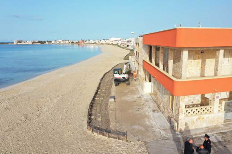 Porto Cesareo, rubate le palizzate in legno a tutela di spiagge e dune dell’area marina protetta