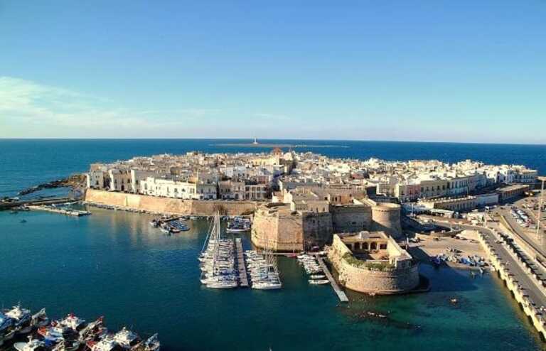 Gallipoli, “Scempio” a Lido Conchiglie: un parcheggio lungo la costa