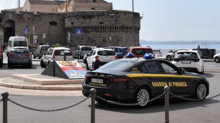 Trasporta turisti lungo la costa ma non dichiara i ricavi: società tarantina evade 160mila euro