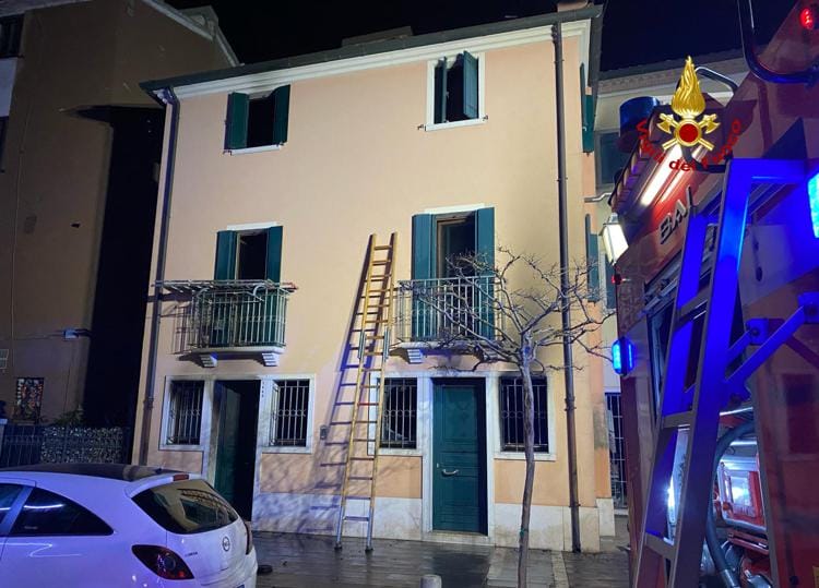 Veneto, famiglia distrutta da un incendio a Sottomarina di Chioggia