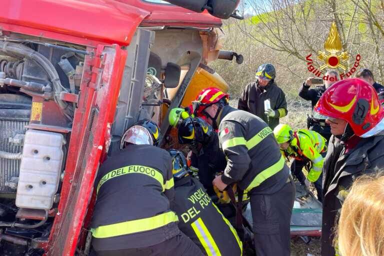 Tragedia nell’Avellinese: betoniera finisce fuori strada, muore un 53enne originario di Cerignola