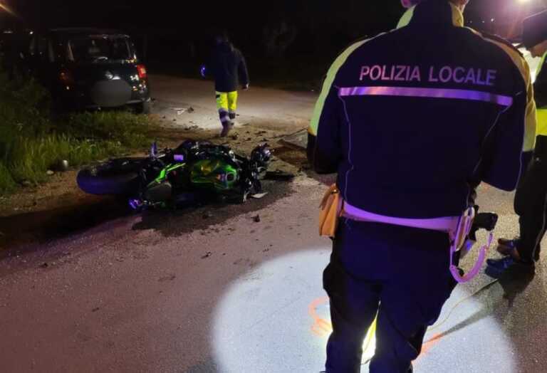 Scontro tra una moto e un’auto alla periferia di Foggia: un morto e tre feriti