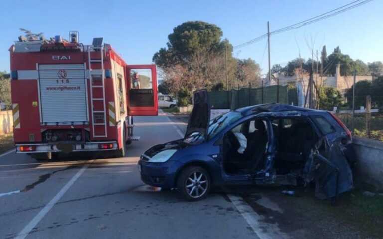 Auto contro un muretto sulla Francavilla Fontana-Ostuni: grave un 23enne
