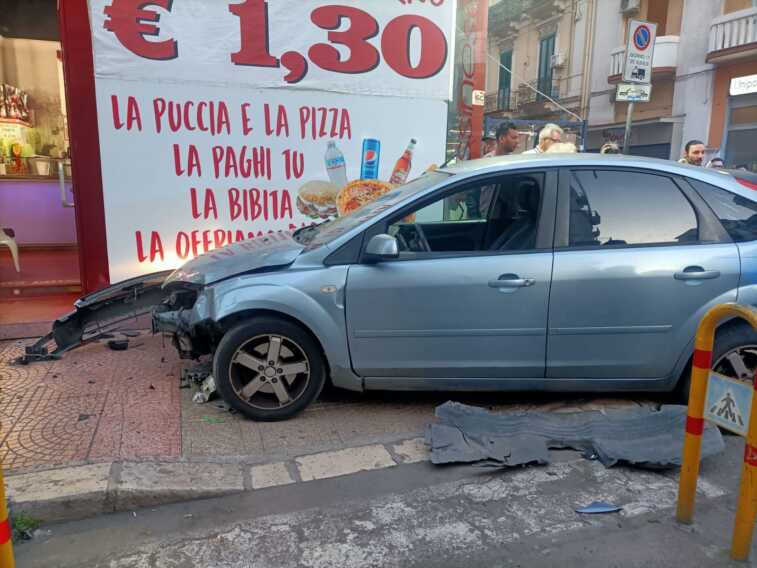 Galleria foto 'Taranto, investe un 54enne e scappa. Individuata la donna: ipotesi tentato omicidio' - foto 1