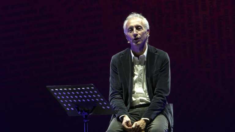 “I migliori danni della nostra vita”: lo spettacolo di Marco Travaglio fa tappa a Bari – VIDEO
