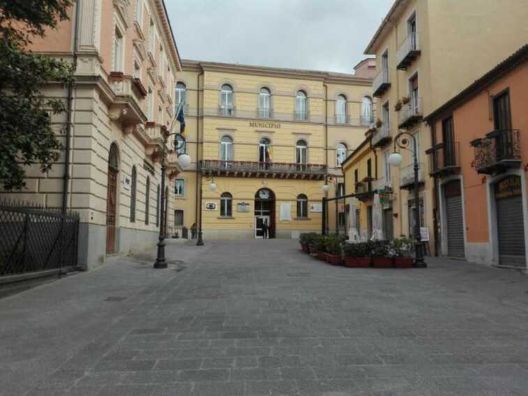 Rissa davanti a un bar di Potenza: divieto di accesso a locali pubblici per 8 persone