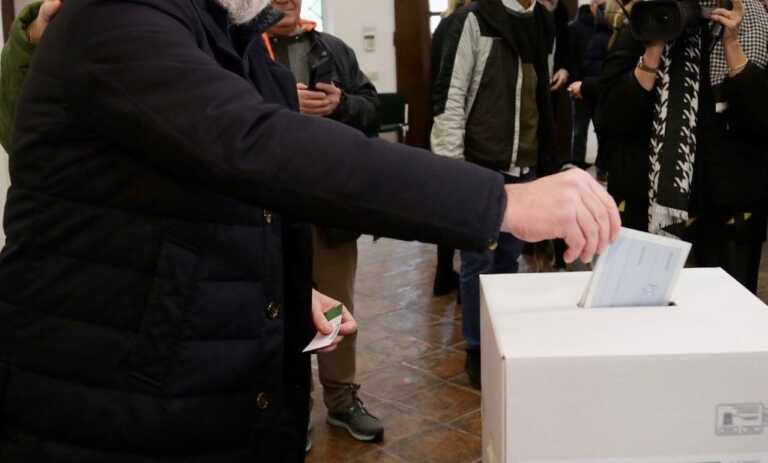 Primarie a Bari, i toni si infiammano: ora è guerra sui sondaggi