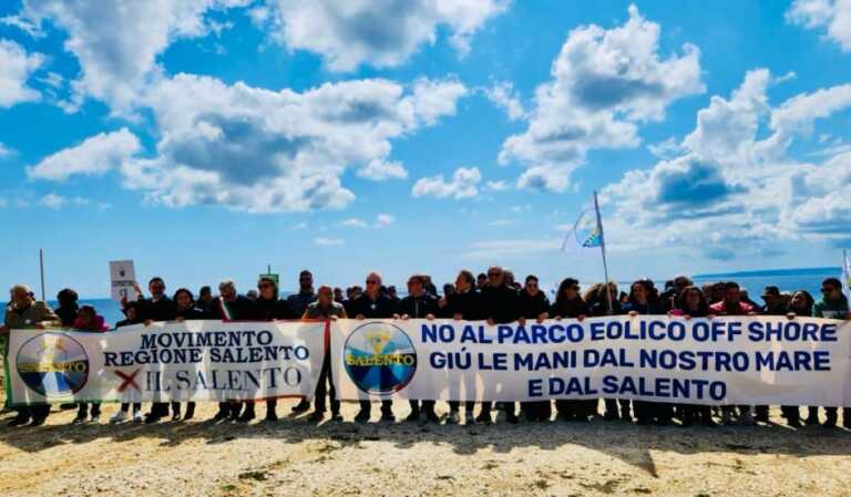 Eolico off shore, non si ferma la protesta nel Salento: «Un esercito pacifico per difendere il territorio»