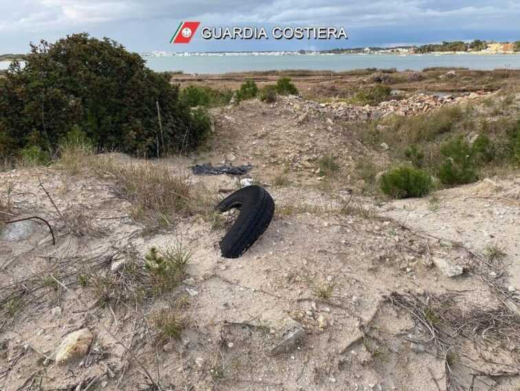 Rifiuti nella riserva “Palude del conte e duna costiera” a Porto Cesareo: sequestrata l’area