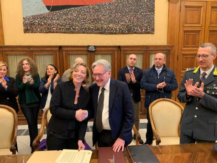 Bari, 116 casi segnalati al Pronto intervento minori nel 2023: rinnovato l’accordo tra Comune e Procura