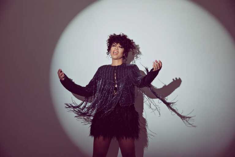 Spettacolo a stelle e strisce con la vocalist Shayna Steele a Bari