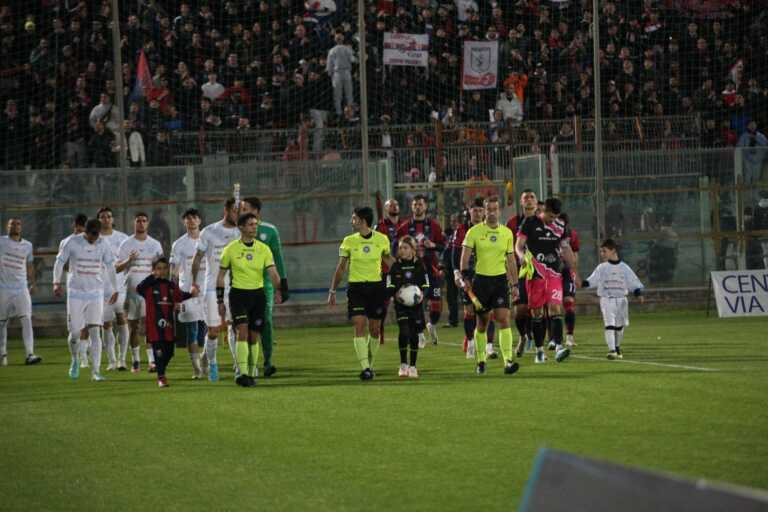 Il Taranto allo scadere condanna la Virtus Francavilla e si regala il terzo posto