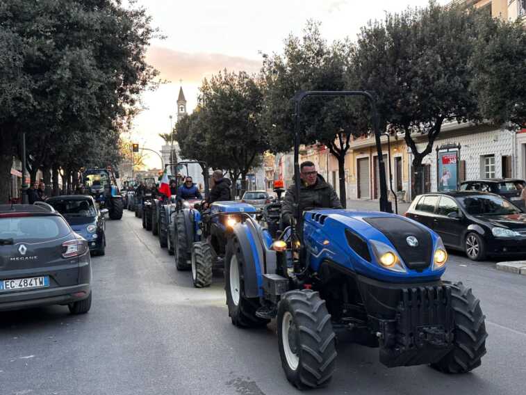 I trattori arrivano a Trinitapoli. «Soddisfatti in vista di Roma»