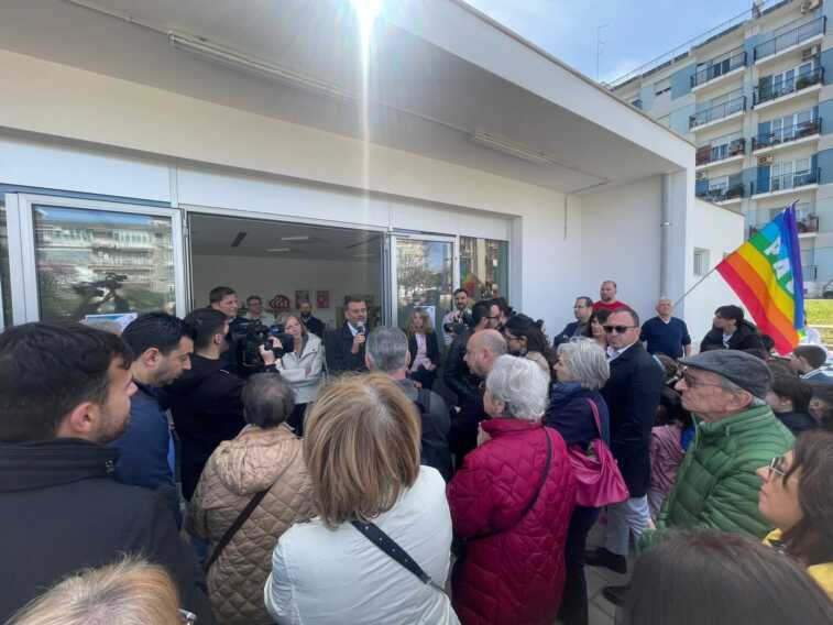 Galleria foto 'A Bari nasce Aquarius: una biblioteca di comunità. E Decaro festeggia ballando “Sinceramente” – VIDEO' - foto 5