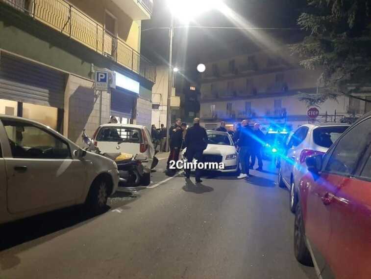 Putignano, rapinatori tentano la fuga in auto e si scontrano con altri veicoli: arrestati due ventenni. Si cercano due complici