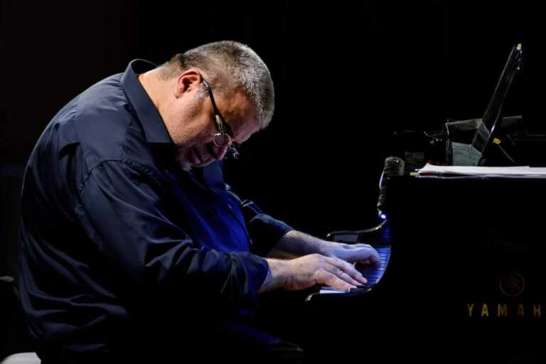 Lecce, il maestro Mastroserio improvvisa sulle note di Gershwin