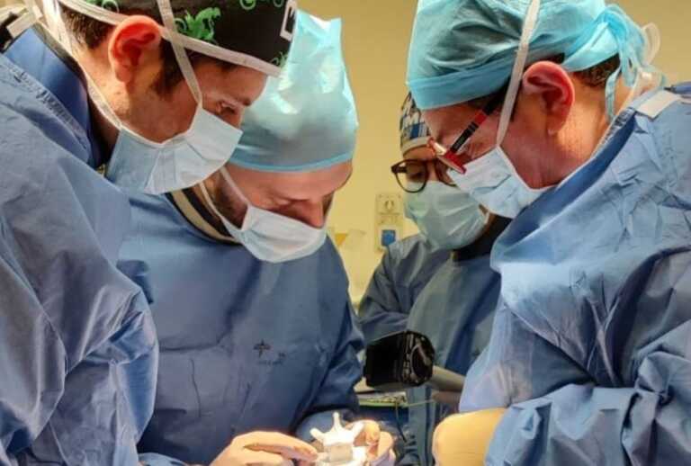 Bari, al Di Venere mascherine su misura stampate in 3D per trattare una frattura vertebrale