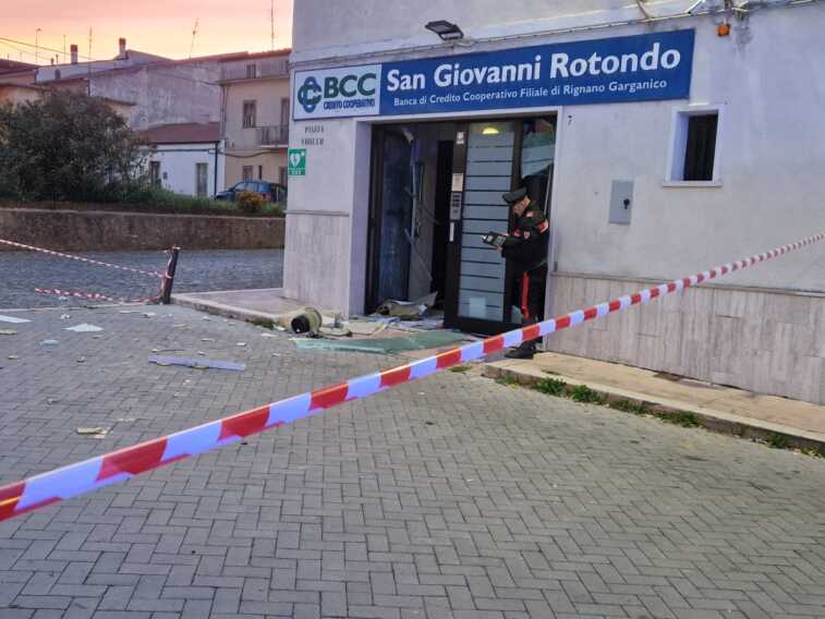 Esplosivo al bancomat di Rignano Gargano. Bottino da 20mila euro – VIDEO