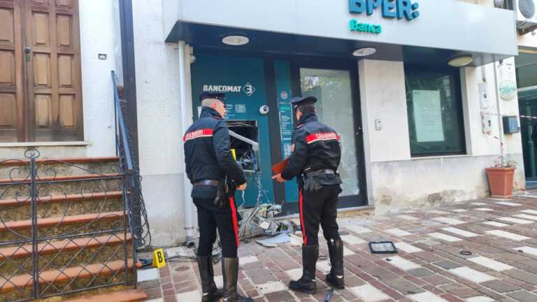 Esplode un bancomat a Orsara di Puglia: ladri in fuga con il bottino