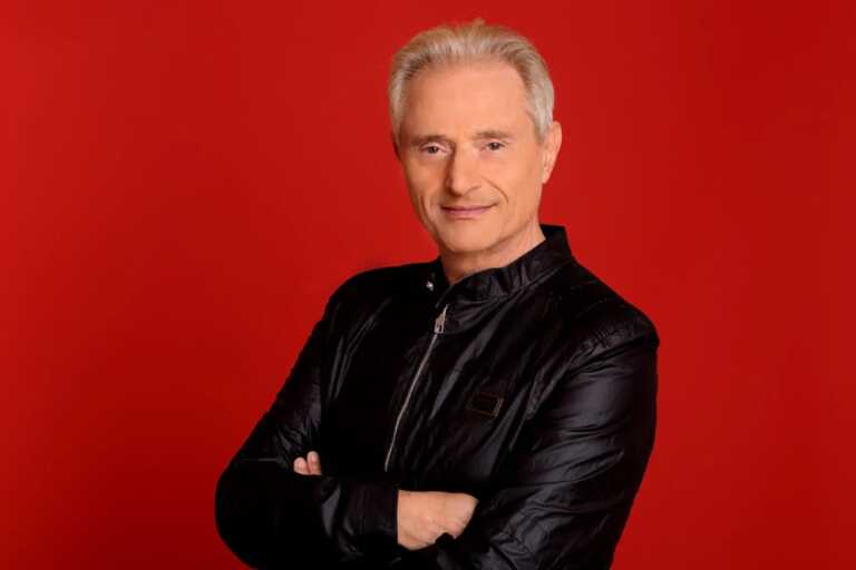 Amedeo Minghi fa sold out all’Apollo: tappa a Lecce per il tour dei 40 anni di carriera