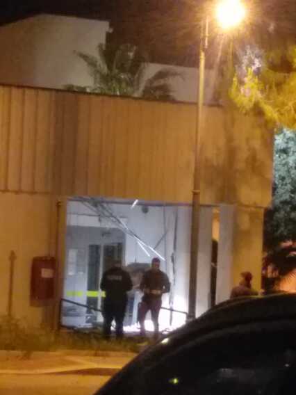 Galleria foto 'Assalto al bancomat a Trinitapoli: ladri in fuga a mani vuote. Indagano i carabinieri' - foto 2