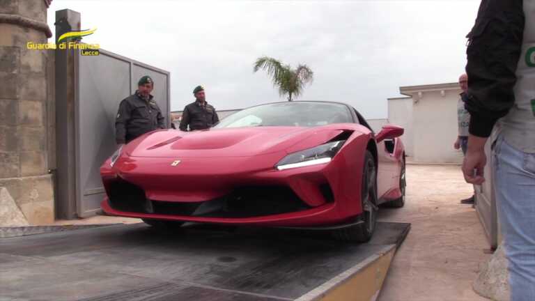 Ferrari e Audi di contrabbando dalla Svizzera in Italia: denunciati 2 coniugi salentini – VIDEO
