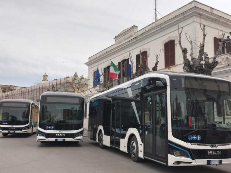 Traporto pubblico locale: 8 nuovi autobus green nei comuni di Trani e Fasano