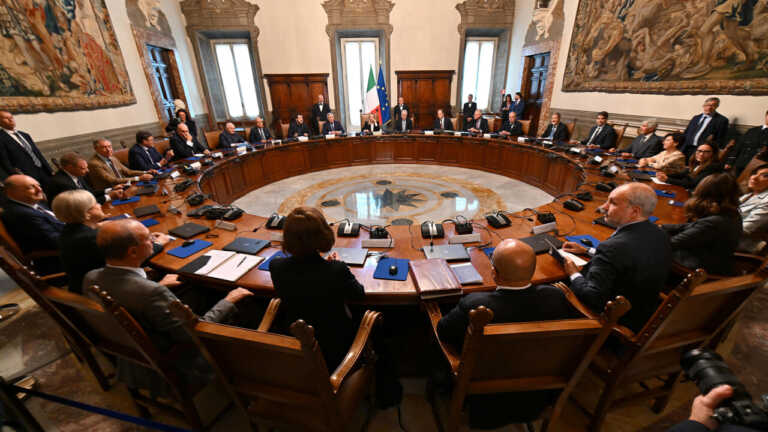 Def, nel 2025 il debito andrà oltre i 3mila miliardi. Giorgetti: «Agiremo per migliorare»