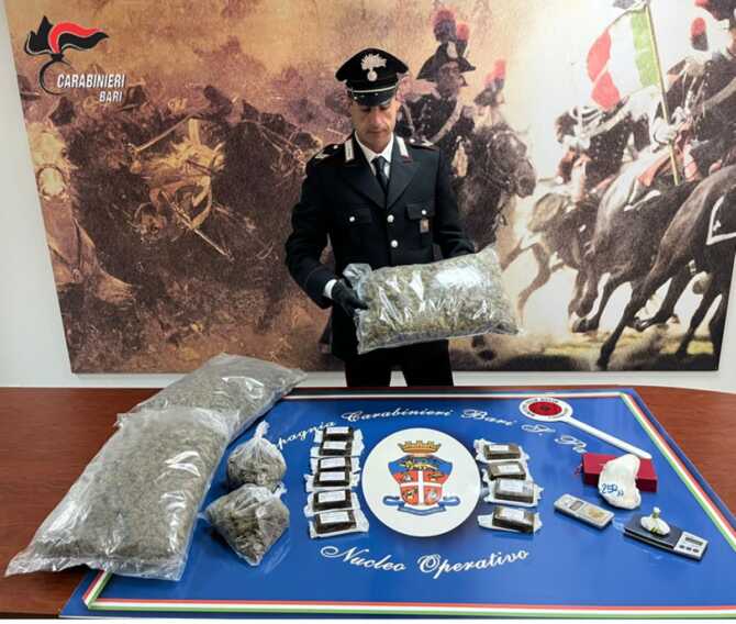 Galleria foto 'Oltre 4 chili di droga in un box del quartiere San Paolo a Bari: arrestato un 24enne' - foto 1