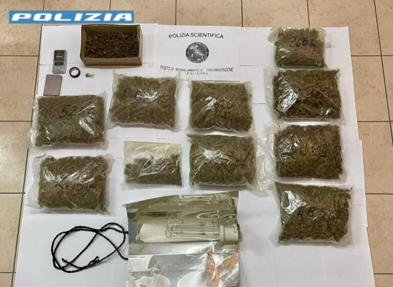 In casa 5 kg di marijuana e un’agenda con i nomi dei clienti: 30enne arrestato a Policoro