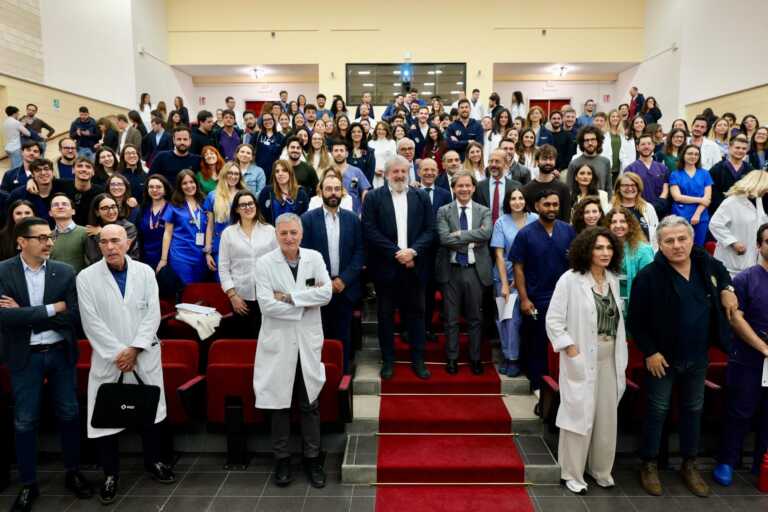 Università di Bari, ecco 300 nuovi specializzandi. Emiliano: «Pronti a investire ancora» – VIDEO