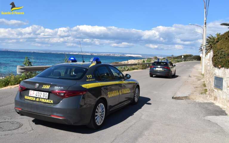 Taranto, escursioni in mare per turisti: scoperta evasione da 140mila euro