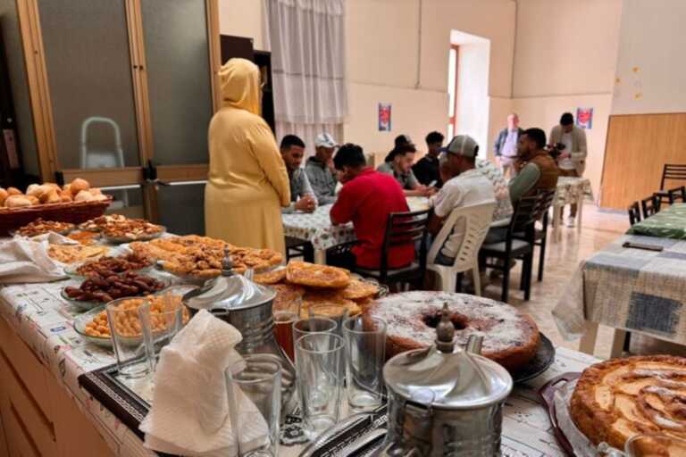 Canosa, la festa di fine Ramadan nella mensa parrocchiale: «Qui siamo tutti fratelli»