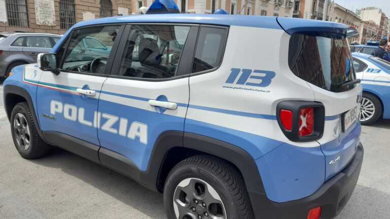 Bari, rapina in orologeria a Carrassi: incappucciati minacciano il titolare e scappano con il bottino