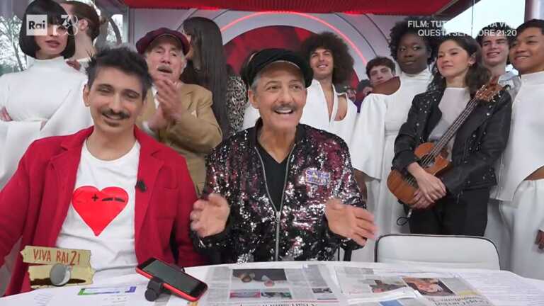 Fiorello scherza sulla Puglia: «Voti comprati a 50 euro? A 100 in omaggio una cabina elettorale»