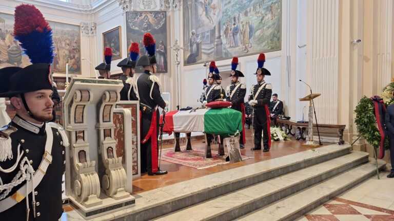 Il giorno del dolore in Puglia: l’ultimo saluto ai carabinieri morti in un incidente – VIDEO