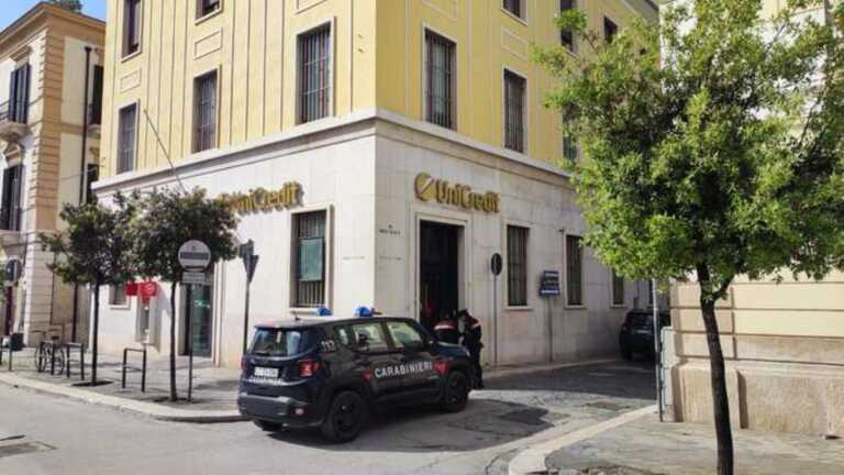 Cerignola, decine di cassette di sicurezza svuotate nella filiale Unicredit: indagano i carabinieri