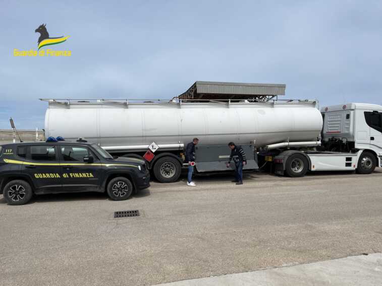 Carburante sottratto a una società petrolifera: sequestrati 55mila litri, 3 denunce a Barletta – VIDEO