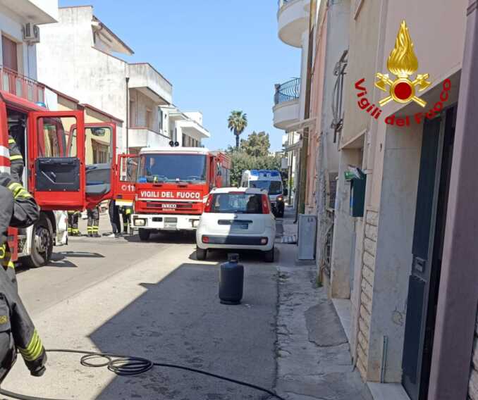 Incendio nel seminterrato di una casa a Casarano: ustionati 2 anziani