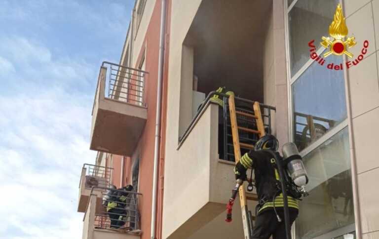 Paura a Mesagne, fiamme in un appartamento: l’incendio partito da una friggitrice ad aria