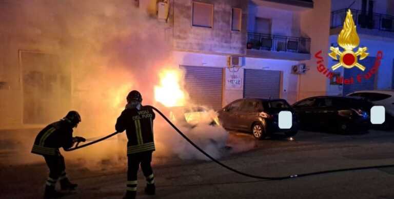 Incendio nella notte a Ceglie Messapica: un’auto distrutta dalle fiamme